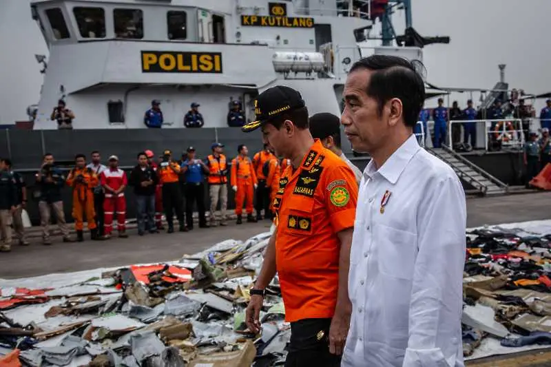 Откриха черната кутия на катастрофиралия в Индонезия самолет