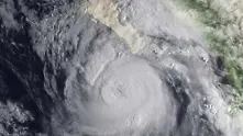 Ураганът Уила бушува над Мексико 
