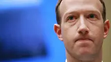 Зукърбъг да се оттегли, поискаха акционери във Facebook