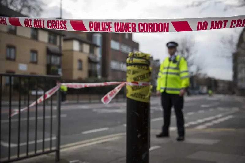 Обезвредиха две самоделни взривни устройства в апартамент в Лондон