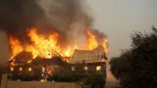 Евакуират десетки хиляди в Калифорния заради пожари