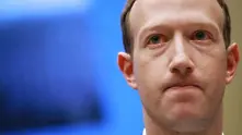 Скандалите около Facebook не плашат Зукърбърг, не смята да подава оставка