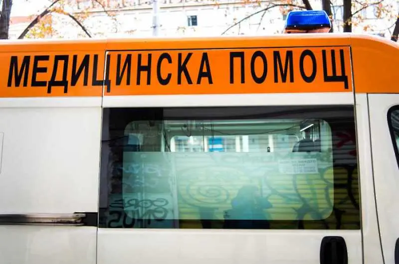 Автобус падна в канавка край Севлиево, няма ранени