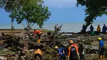 Над 280 са жертвите на цунамито в Индонезия