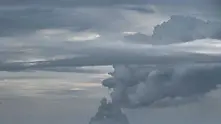 Вулканът Анак Кракатау изригна отново