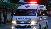 Най-малко 6 души загинаха, а 50 бяха ранени при катастрофа на туристически автобус в Тайланд