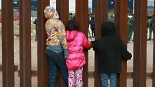 7-годишнo дете почина, след като бе задържано от граничните власти на САЩ