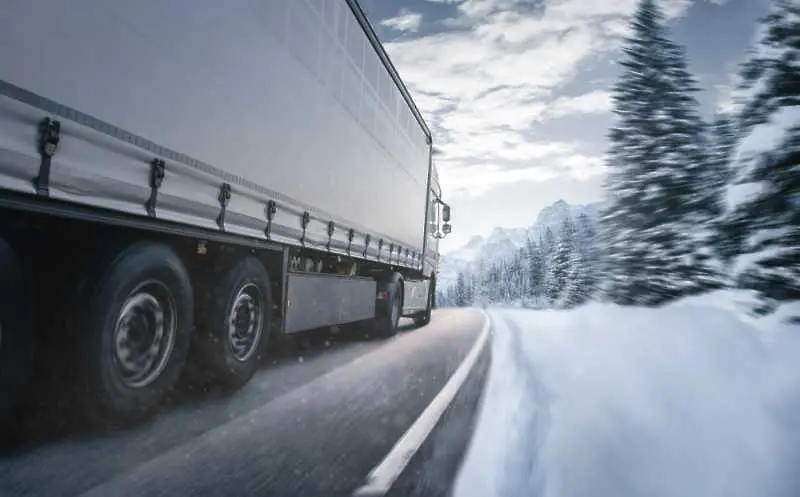 Движението на камиони ще бъде ограничено по магистралите и натоварените пътища утре следобед
