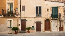 Град в Сицилия продава къщи за едно евро (фотогалерия)