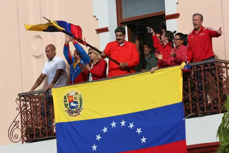 Опозицията във Венецуела се опитва да вземе властта, Мадуро не отстъпва