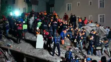 Трагедията с рухналата сграда в Истанбул се разраства, 17 станаха загиналите