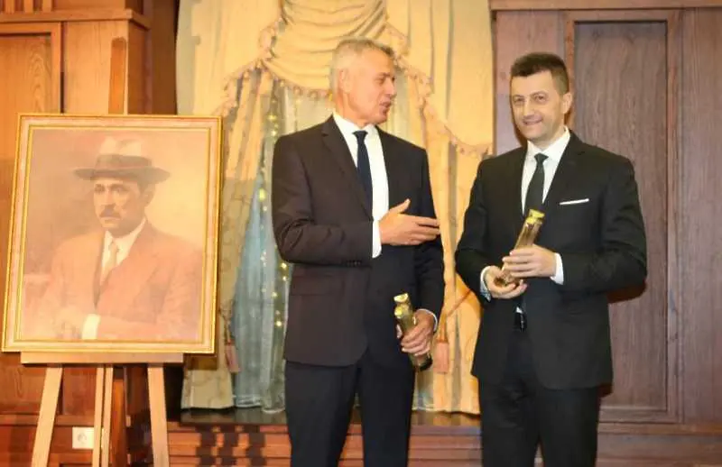 Петър Андронов получи наградата Буров за банково управление