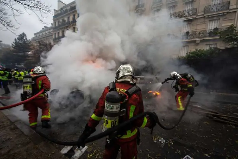  Арестуваха жена за пожара в Париж