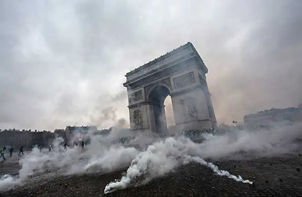 Събота в Париж: Погроми и сблъсъци между Жълтите жилетки и полицията