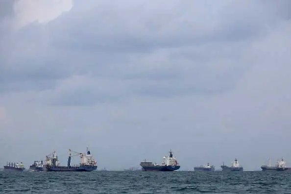 Два кораба се сблъскаха край бреговете на Сингапур