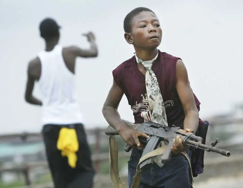 ООН бие тревога за десетките хиляди деца-войници по света