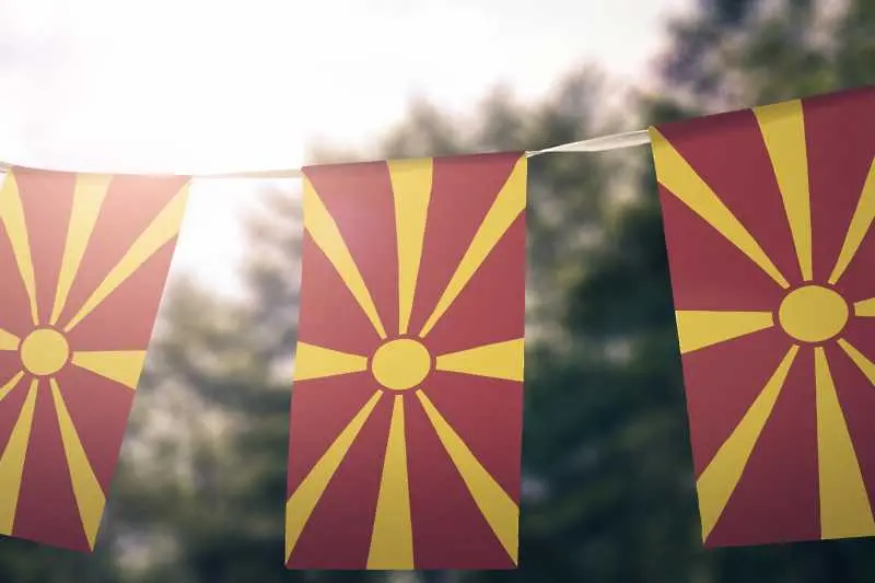НАТО подписа за присъединяването на Македония към Алианса