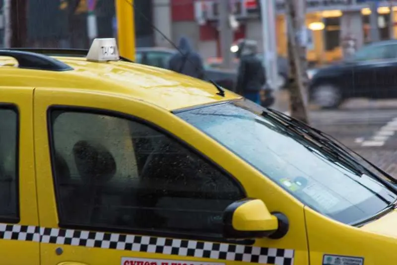 Настояват за паник бутони и видеорегистратори в такситата