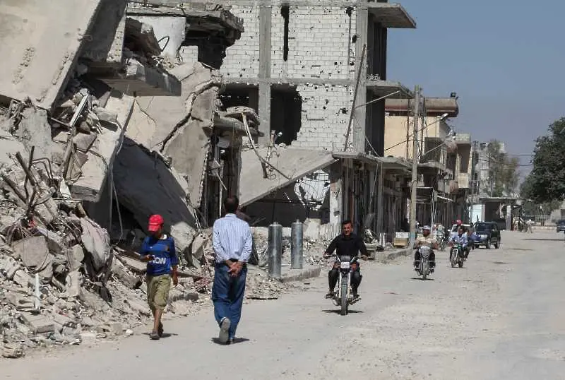 Близо 2000 души бяха евакуирани от последния район под контрола на Ислямска държава в Източна Сирия