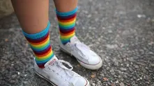 Цветните чорапи изчезват по-често от белите, откриха учени
