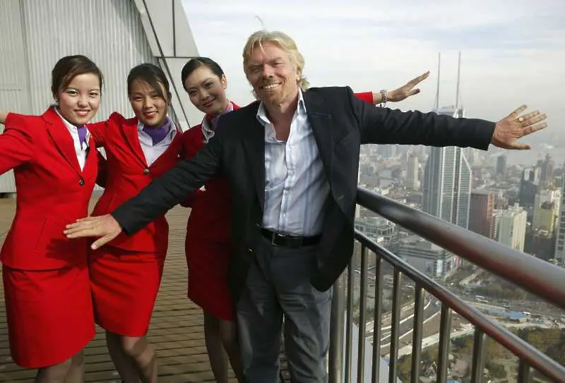 Стюардесите, може и без грим, разреши Virgin Atlantic