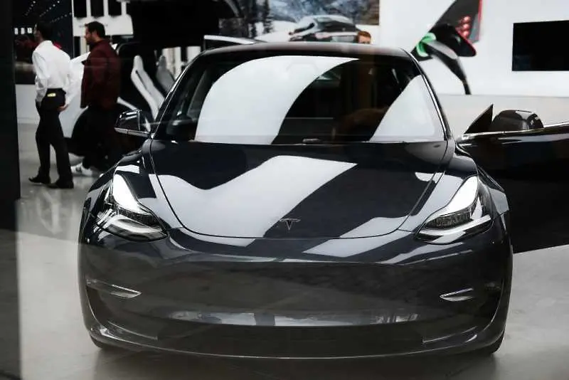 Tesla достaви по-рано от предвиденото седаните Model 3 в Китай