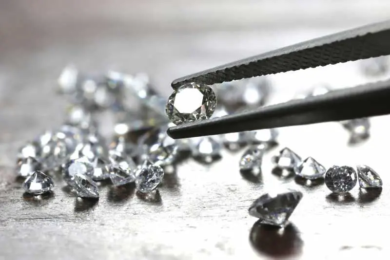 Четири големи италиански банки замесени в незаконна търговия на диаманти