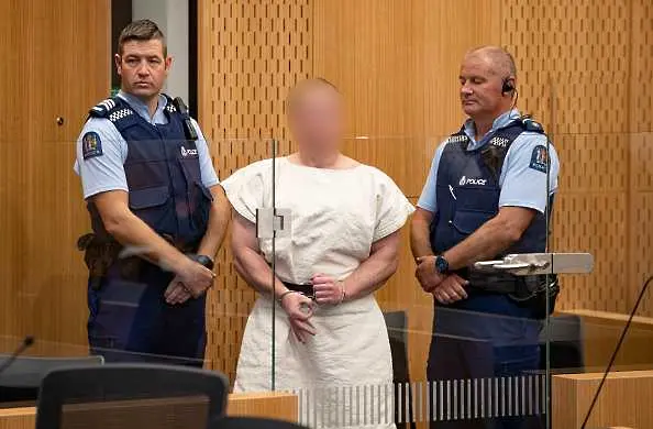 Терористът от Нова Зеландия изправен на съд, показва нацистки жестове
