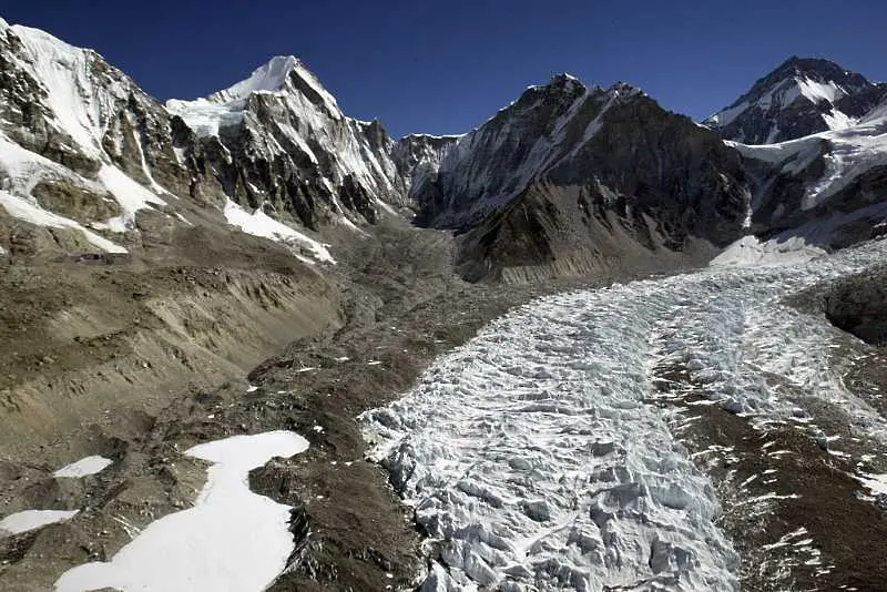 Еверест ни връща телата на отдавна загинали алпинисти