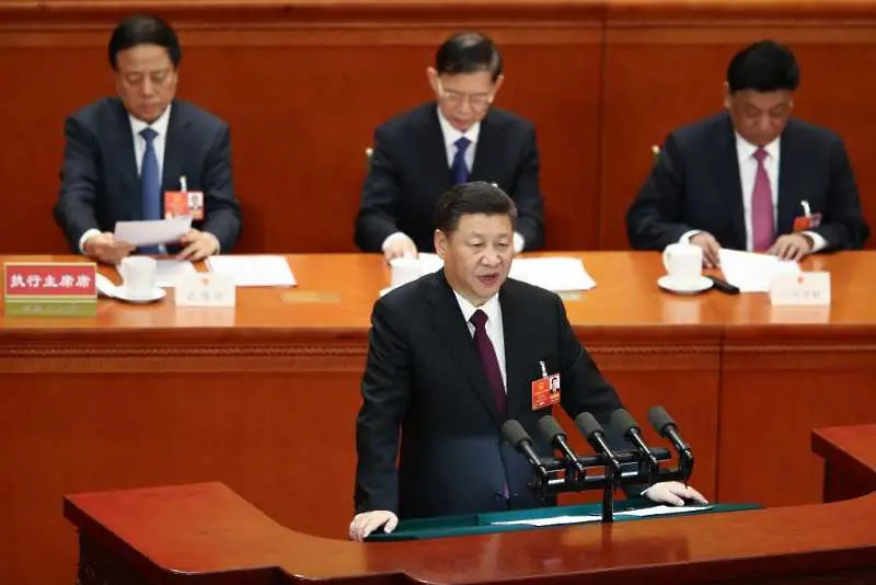 Си Цзинпин призова за засилване на идеологическото образование в училище