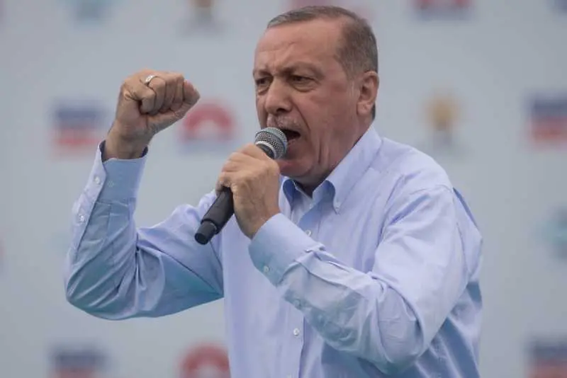 „Измир! Ти, който хвърляш гяурите в морето и защитаваш безпомощните“ - Атина бясна след изказване на Ердоган