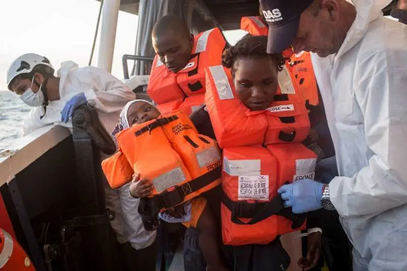 Екшън в Средиземно море - бежанци отвлякоха танкер, спецчасти го щурмуваха  