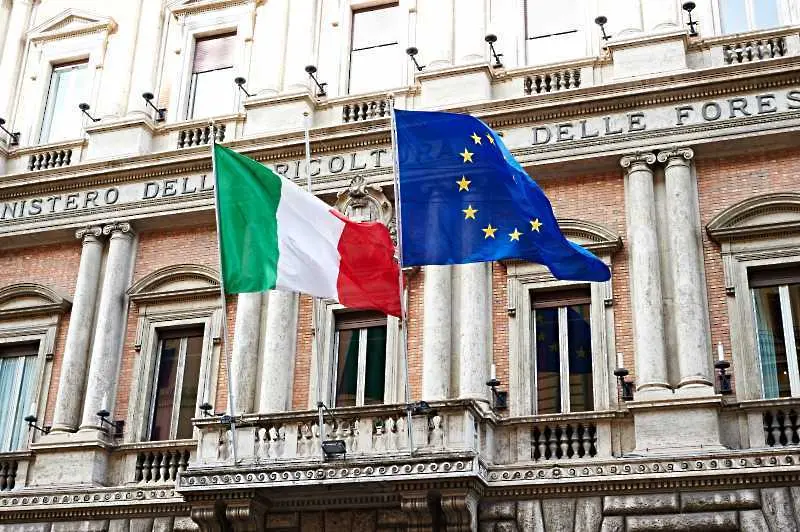  Италия връща понятията майка и баща, вместо родител 1 и родител 2