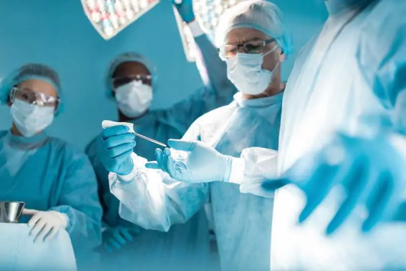Лекари от ВМА трансплантираха успешно черен дроб на мъж