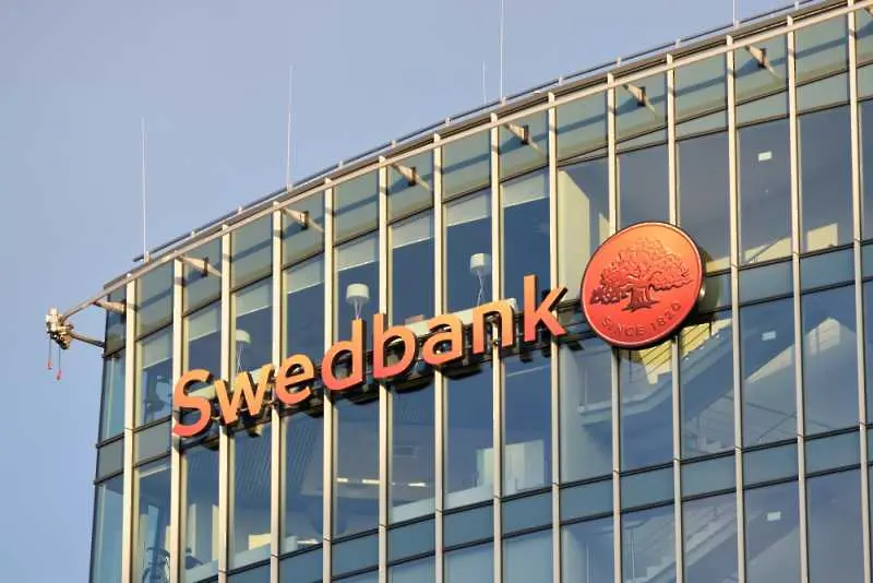Уволниха директорката на Swedbank заради скандал с пране на пари