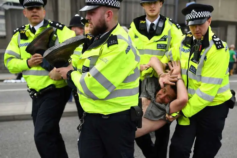 Близо 300 души са арестувани заради блокадите в Лондон