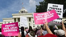 Стотици протестираха срещу забраната на абортите в Алабама