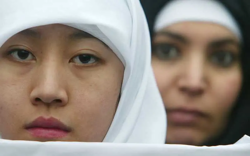 Германия обмисля да се забрани на ученичките да носят ислямски забрадки