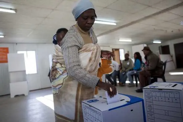 Управляващата партия в Южна Африка печели парламентарните избори