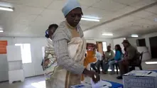 Управляващата партия в Южна Африка печели парламентарните избори