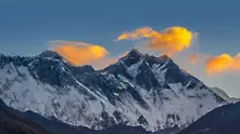 Алпинистът Иван Томов ще бъде погребан под връх Лхотце