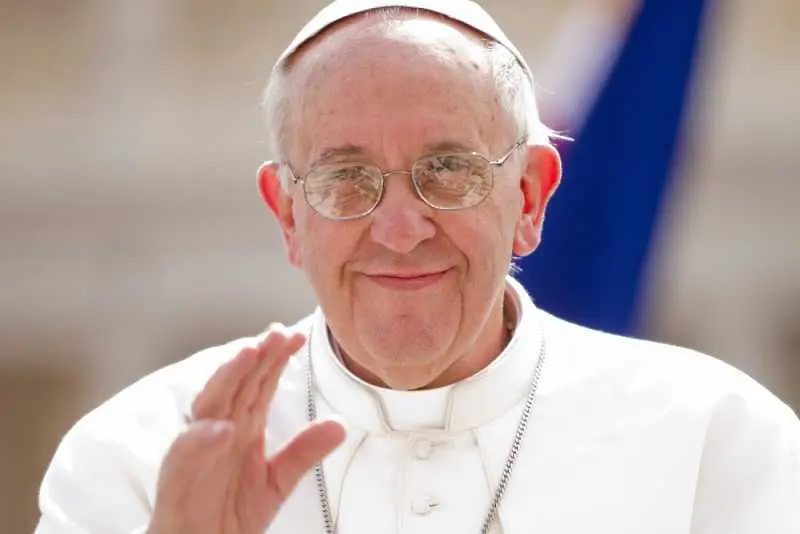 Папата към политиците: Осигурете бъдеще на децата и не се затваряйте за бежанците