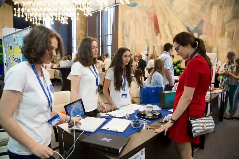 260 ученици и студенти мерят сили и талант в бизнес форума Изгряващи звезди на JA България