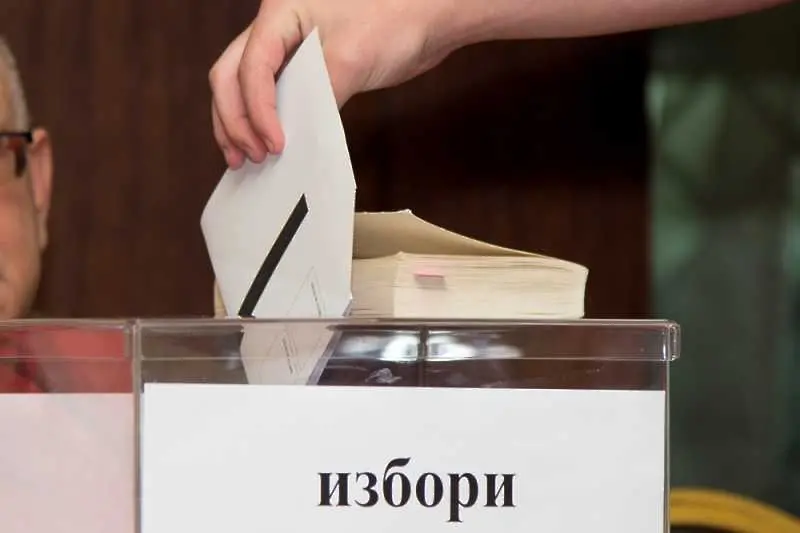 Към 13 часа: Избирателната активност премина 16%