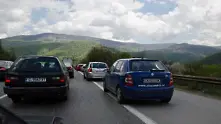 Горящ автомобил затруднява движението по магистрала „Тракия”