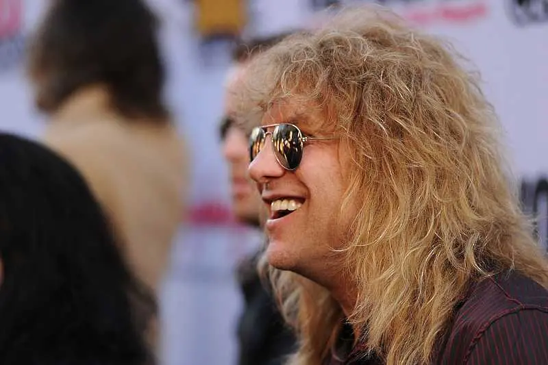 Бившият барабанист на Guns N 'Roses Стивън Адлър е в болница след опит за самоубийство