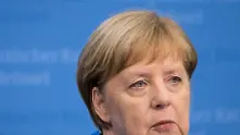 Всичко друго, но не и дехидратация - лекари коментират възможните причини за треперенето на Меркел