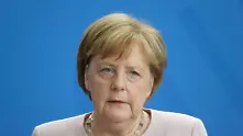 Ангела Меркел отново се разлюля на официално  събитие в Берлин