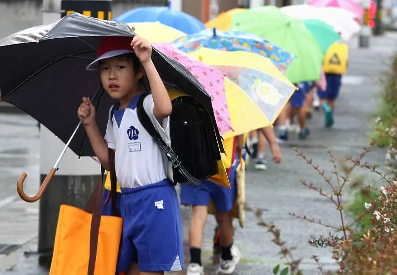 Евакуираха 1 милион души в Южна Япония заради проливни дъждове  