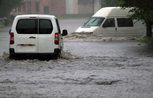 АПИ с апел към шофьорите да бъдат внимателни заради дъждовете